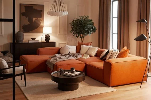 widok na całe wnętrze z dużą kanapą