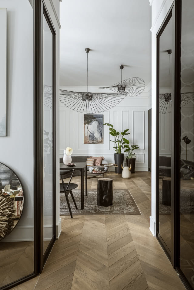 Szerokie drzwi w mieszkaniu