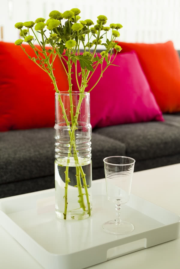 Różowei pomarańczowe akcenty.