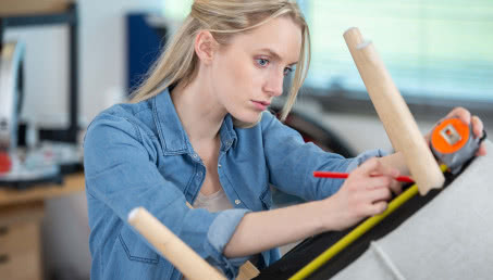 Jak obić krzesło krok po kroku? Tapicerowanie mebli nie takie trudne!