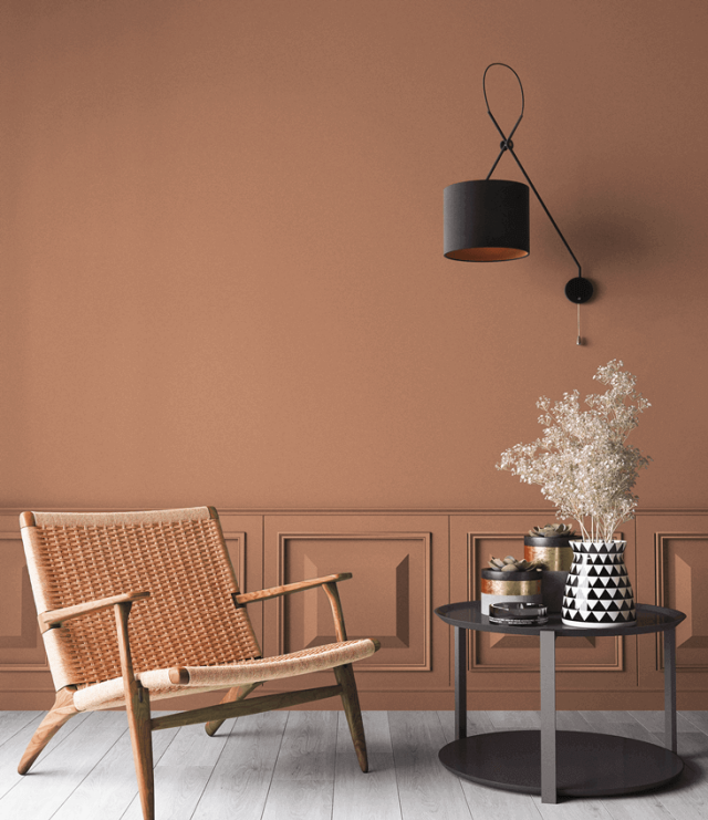 ściana z angielską boazerią