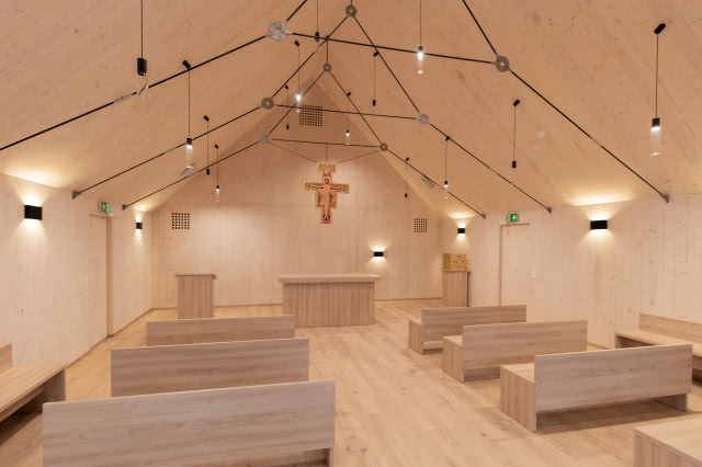 kaplica, widok na ołtarz