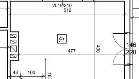 Duży stół w salonie