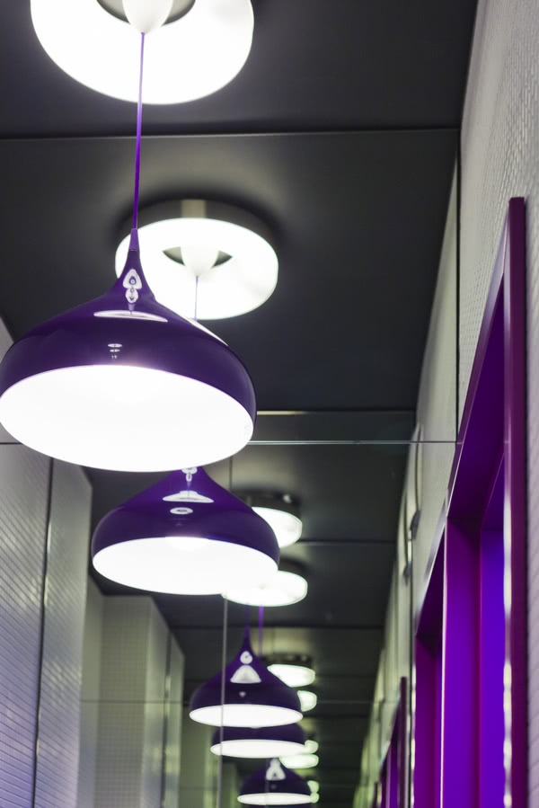 Awnagardowe oświetlenie holu.