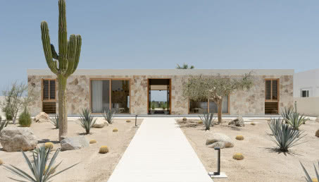 Ten meksykański dom jest biały jak tutejsze plaże! Stoi wśród kaktusów 