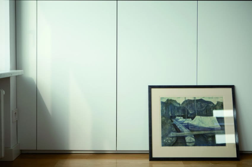 Sypialnia. Maciek otacza się tylko tymi...