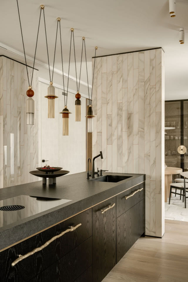 wyspa w kuchni z kamiennym blatem