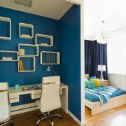 Wygodna sofa w salonie.
