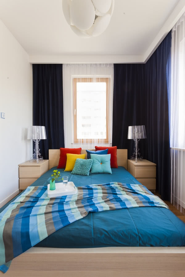 Niewielka, ale przytulna sypialnia.