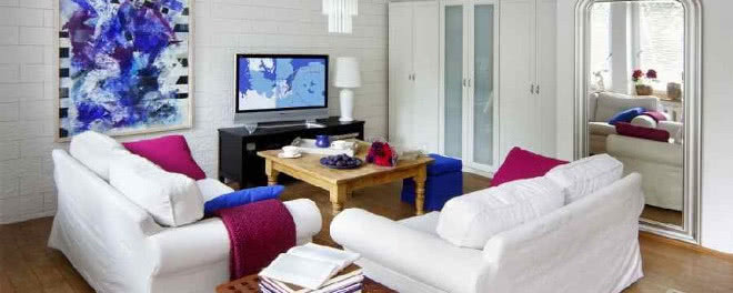 Biel i kobalt - metamorfoza mieszkania