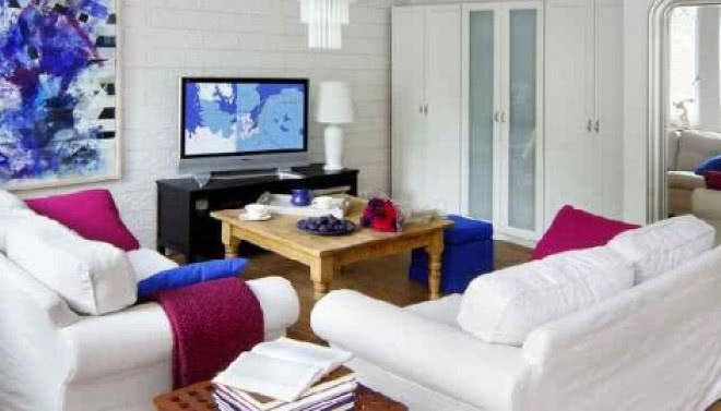 Biel i kobalt - metamorfoza mieszkania