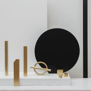 materiały naturalne we wnętrzu - mosiądz i kamień