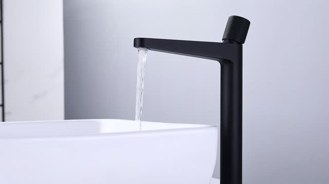 Wysokiej jakości bateria umywalkowa łazienkowa Bernstein 8314 - Wysoka wylewka - możliwość wyboru koloru.