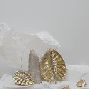 materiały naturalne we wnętrzu - mosiądz i kamień