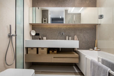 Mała łazienka w bloku: jak ją urządzić? Aranżacje i pomysły na malutkie łazienki