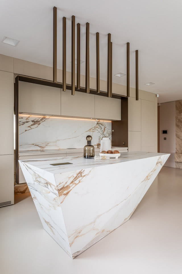 wyspa kuchenna z kamienia