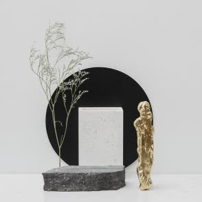 materiały naturalne we wnętrzu - mosiądz i kamień