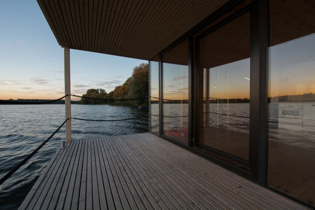 Domy na Jeziorze - wszędzie woda