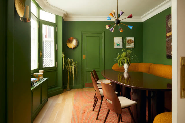 zielone ściany w jadalni
