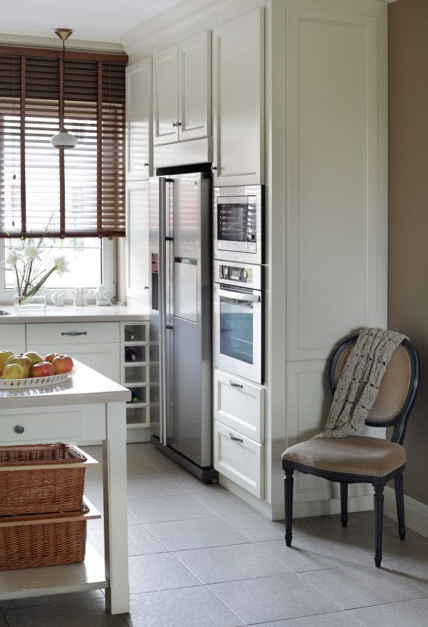 Do stylowej kuchni pasują krzesła z Radomska.