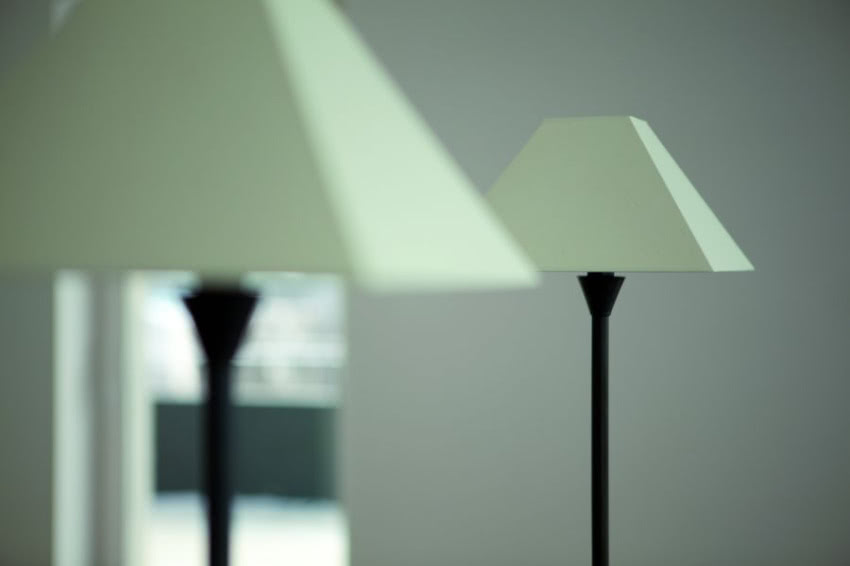 Abażury o geometrycznej formie (sypialnia)