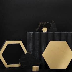 materiały naturalne we wnętrzu - mosiądz i kamień