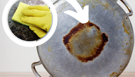 Spód przypalonego garnka wyczyścicie tylko taką kuchenną mieszanką. Zostawcie na 24h i przetrzyjcie