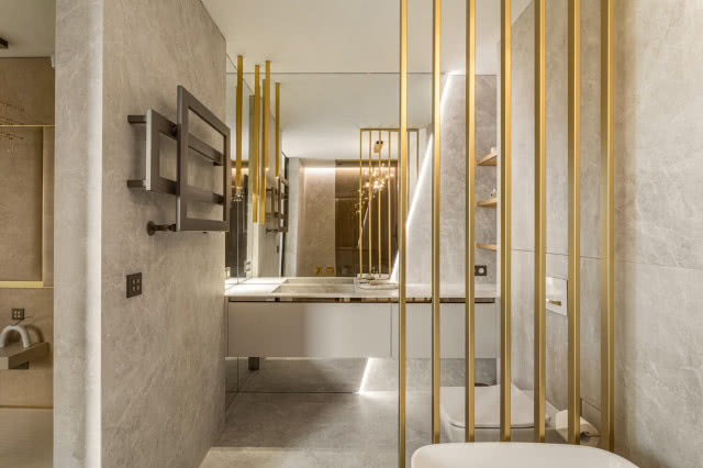 łazienka złote lamele