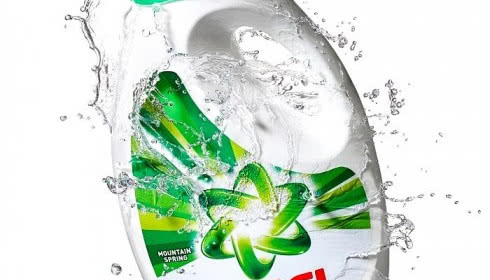 Na plamy nowy Ariel - proszek w płynie