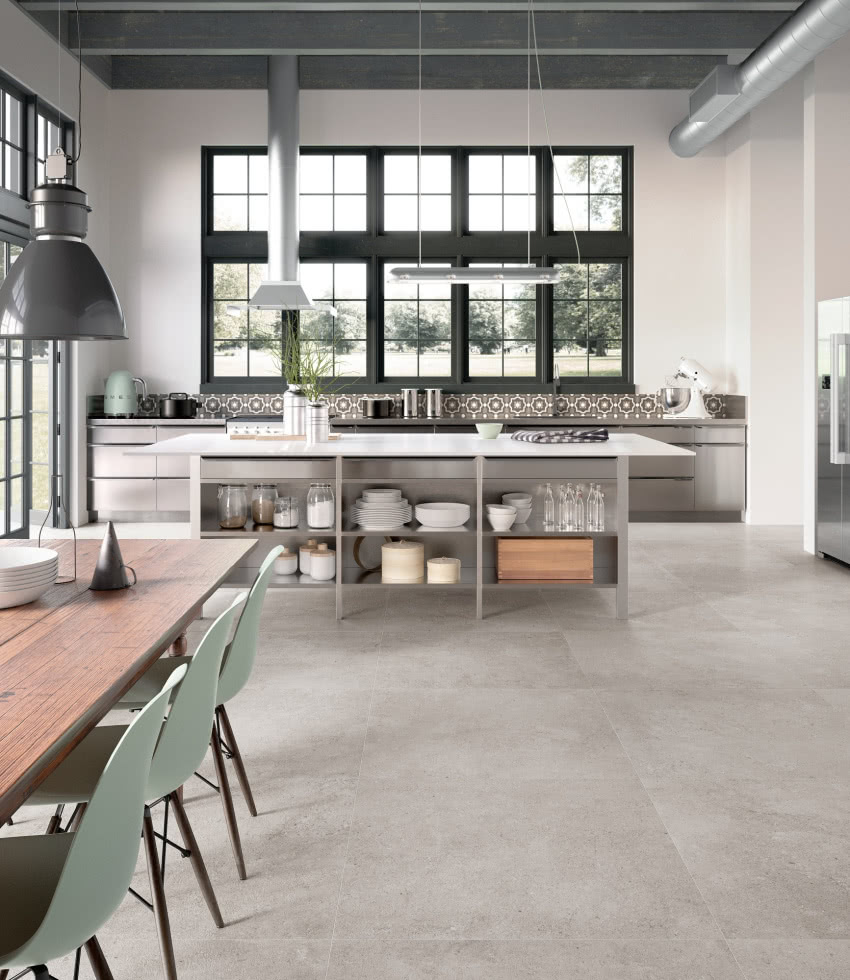 Kuchnia bez szafek górnych w stylu loftowym,...