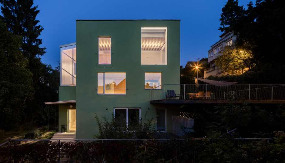 Nowoczesna willa z lat 60. - tak zmieniono zniszczony budynek!