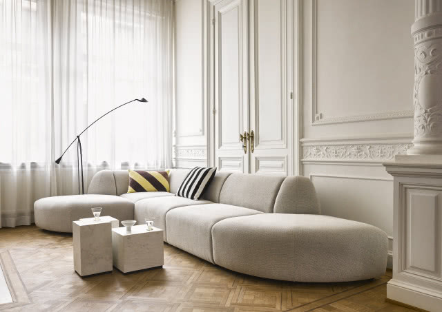 Sofa o obłych kształtach