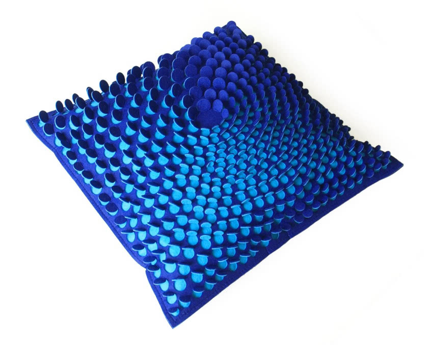 Poduszka z filcu, proj. Aleksandra Richter