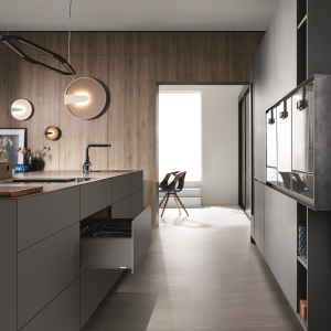 Kuchnia bez górnych szafek: jak ją urządzić? Zobacz najpiękniejsze aranżacje kuchni bez szafek wiszących