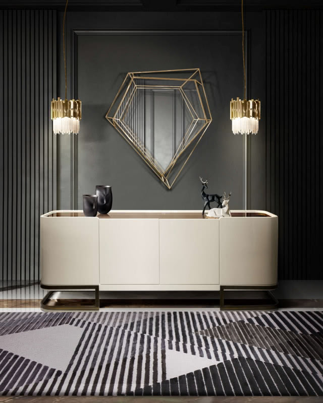 komoda, lustro i dwa kinkiety