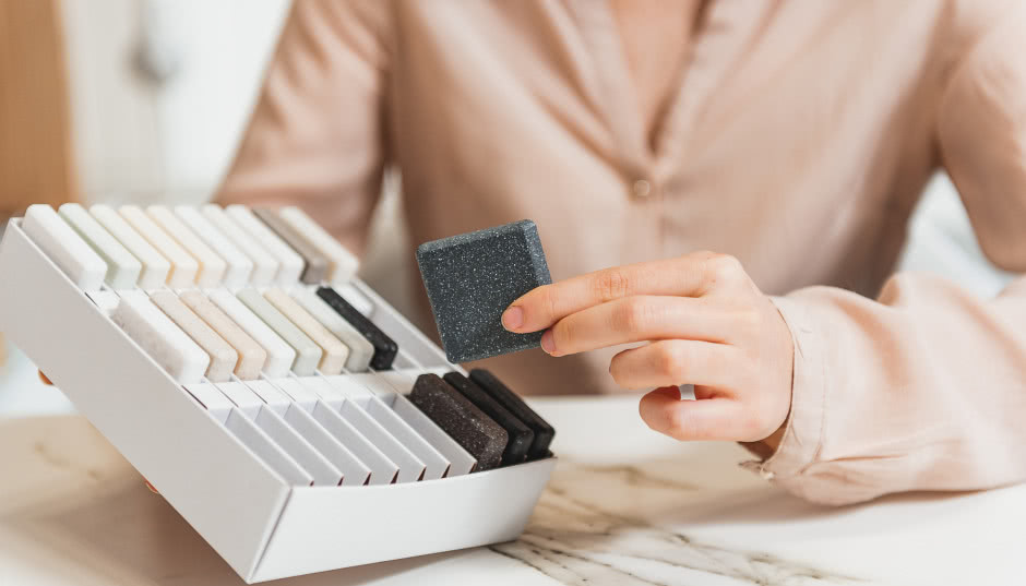 Z jakiego materiału wybrać parapet wewnętrzny?