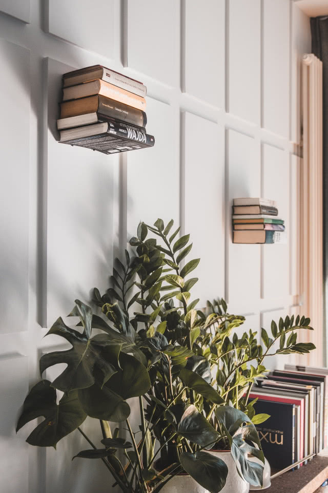 Niewidzialna półka na książki