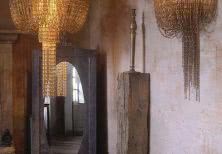 Barokowe lampy w rustykalnym wnętrzu 