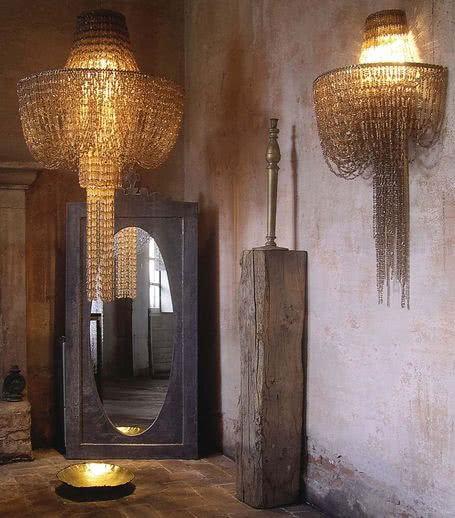 Barokowe lampy w rustykalnym wnętrzu