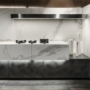 Kuchnia bez górnych szafek: jak ją urządzić? Zobacz najpiękniejsze aranżacje kuchni bez szafek wiszących