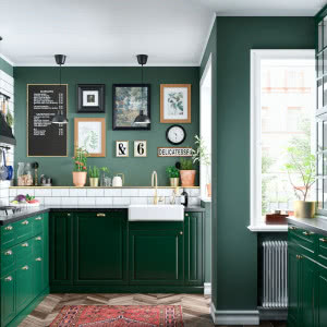 Kuchnia bez górnych szafek: jak ją urządzić? Zobacz najpiękniejsze aranżacje kuchni bez szafek wiszących