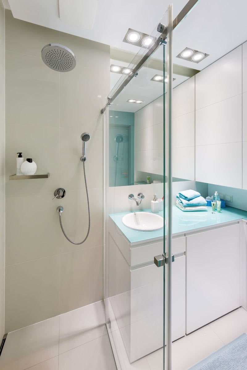 W łazience nie ma wanny, zamiast niej zrobiono...