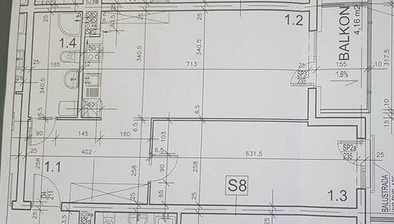 Długi salon z aneksem