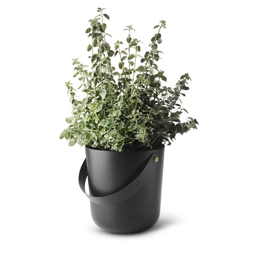 Fire Bucket - lampion w roli doniczki