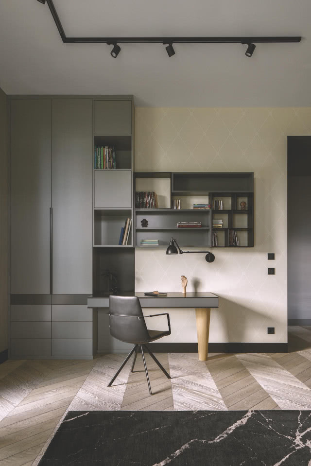 gabinet biurko w domu