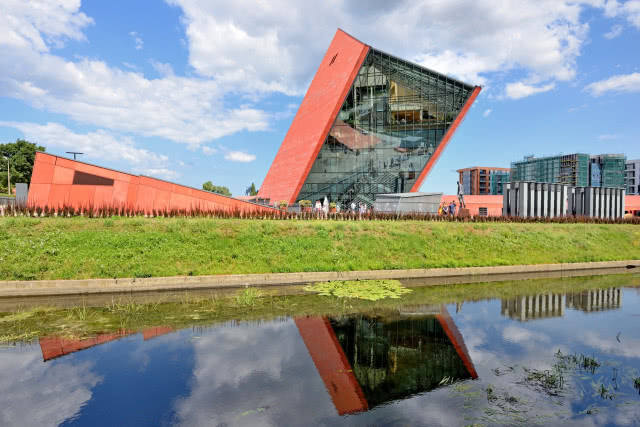 Budynek Muzeum II Wojny Światowej w Gdańsku