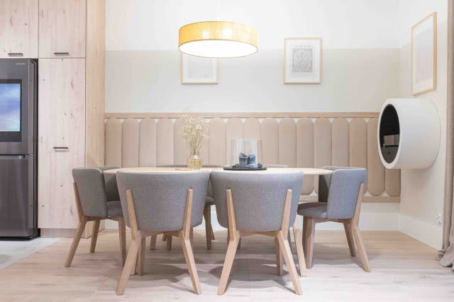 lampa turda nad blatem w jadalni