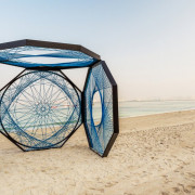 Koronkowy stołek Projekty Lootah są zarazem...