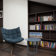 Wnętrze podróżnika na krakowskim Kazimierzu. Pod sufitem zawisł...samolot!