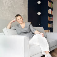 Wnętrze podróżnika na krakowskim Kazimierzu. Pod sufitem zawisł...samolot!